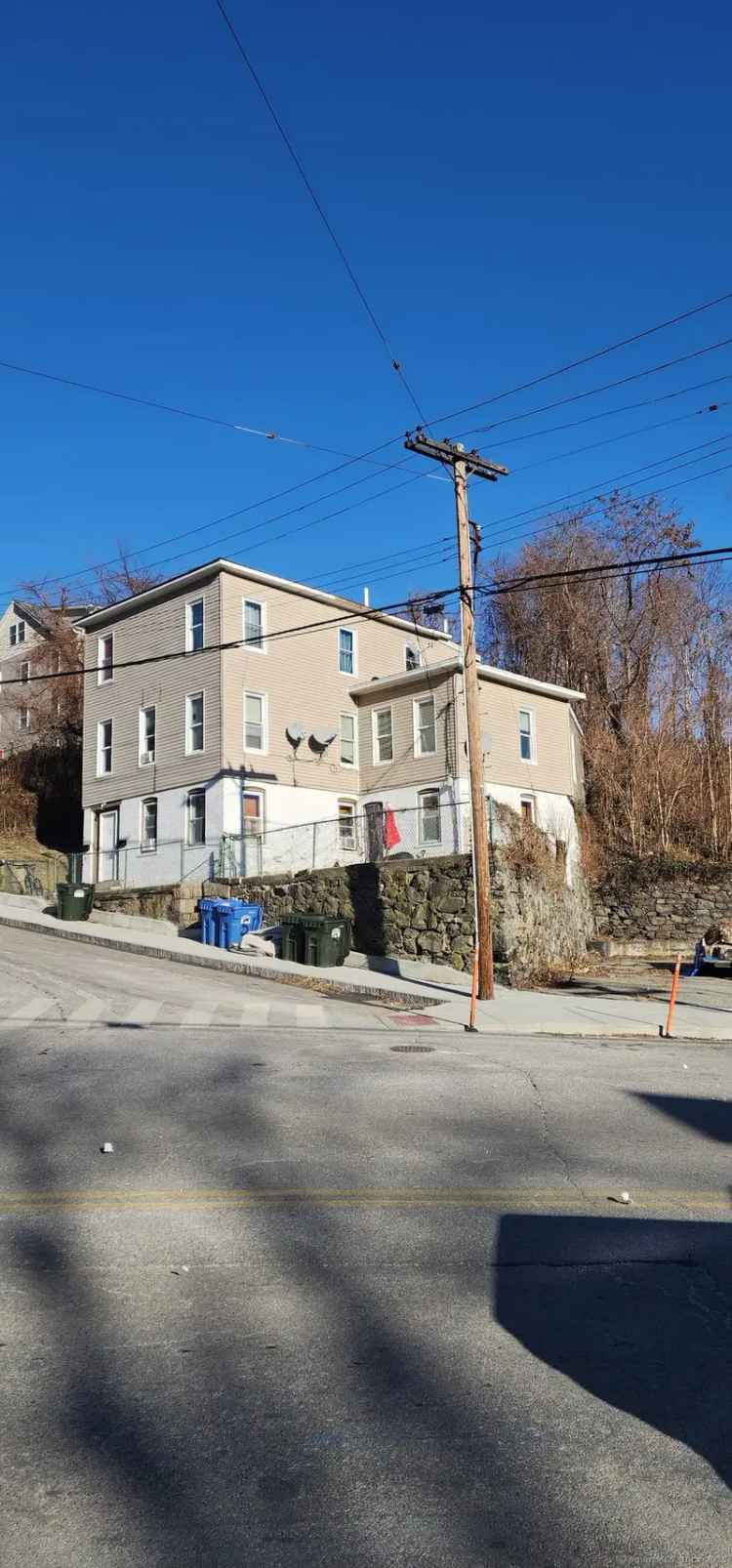 Multi-family house For Sale in 5, Grove Street, Norwich, Connecticut