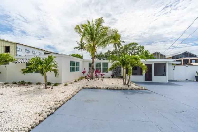 Single-family house For Sale in Bonita Springs, Florida