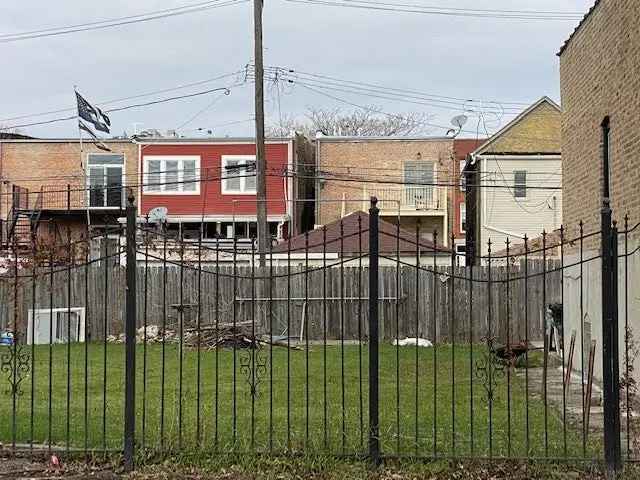 Land For Sale in 2426, West Arthington Street, Chicago, Illinois