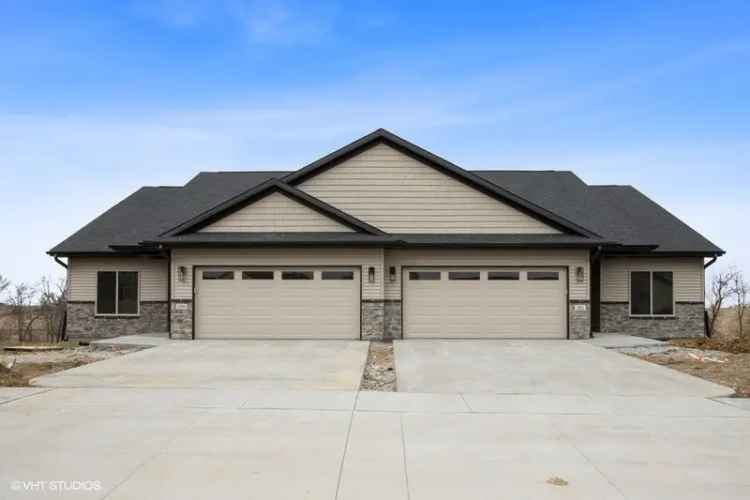 Condo For Sale in Ely, Iowa