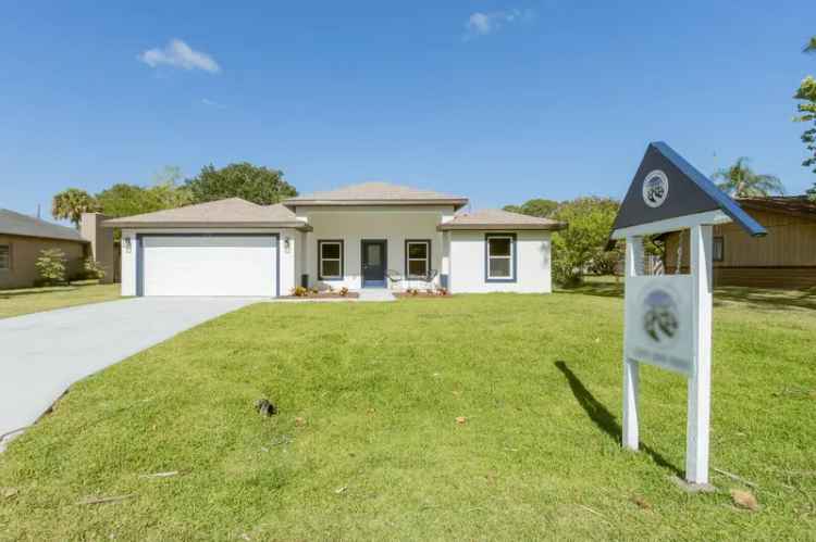 Single-family house For Sale in Palm Bay, Florida