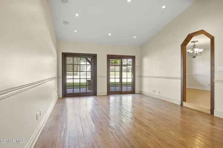 Single-family house For Sale in 20439, Celtic Street, Los Angeles, California