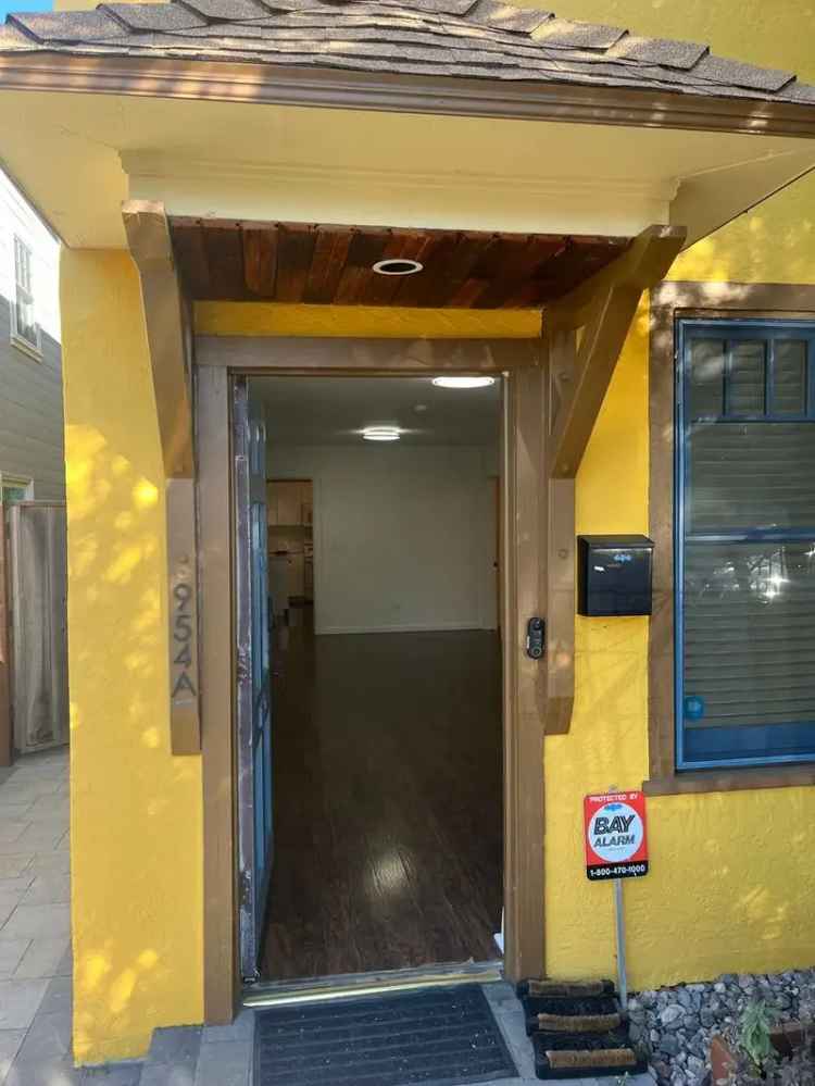 Oakland Garden Apartment - 2 Bed - Pets OK