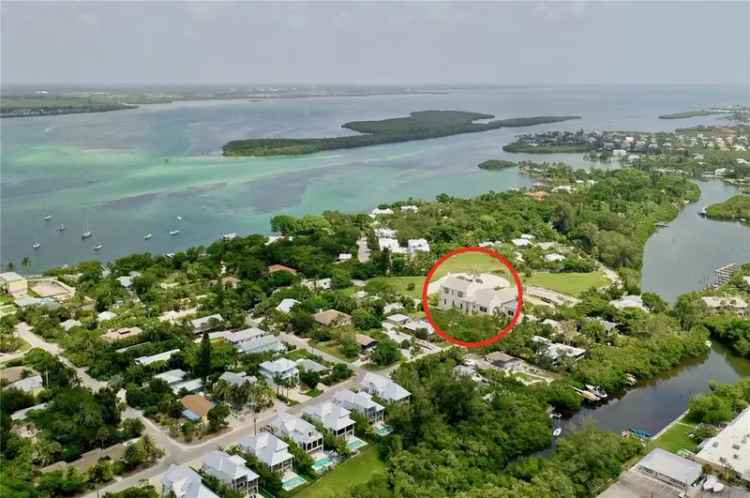 Single-family house For Sale in Longboat Key, Florida