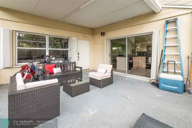 House For Sale in Boynton Beach, Florida