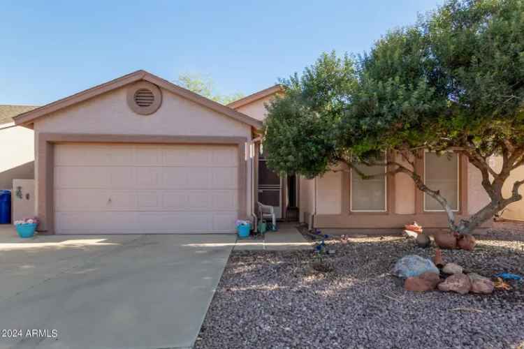 Single-family house For Sale in 1871, East Westchester Drive, Chandler, Arizona