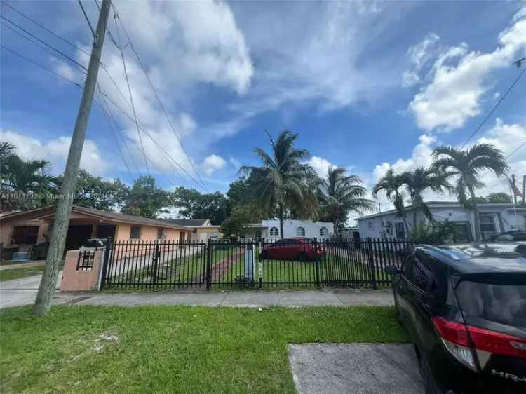 Single-family house For Sale in 3040, Northwest 30th Street, Miami, Florida