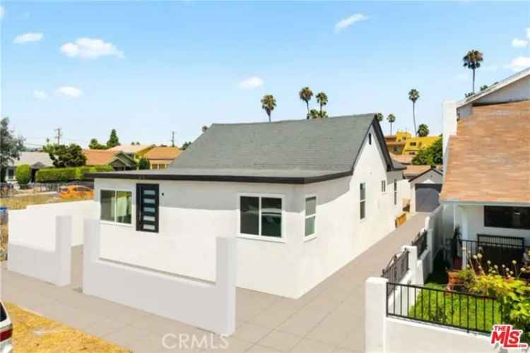 Single-family house For Sale in 4421, Oakwood Avenue, Los Angeles, California