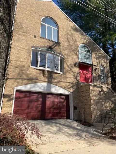 Single-family house For Sale in 5615, MacArthur Boulevard Northwest, Washington, District of Columbia