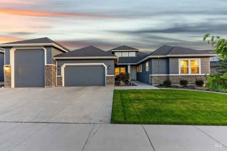 Single-family house For Sale in 8319, West Sparks Lake Drive, Boise, Idaho