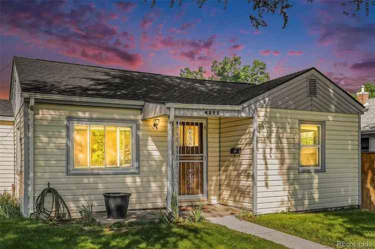 Single-family house For Sale in Denver, Colorado