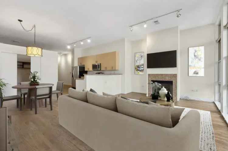 Condo For Sale in 324, North Jefferson Street, Chicago, Illinois