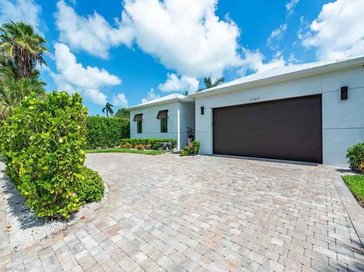 Single-family house For Sale in Naples, Florida