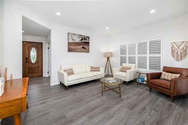 Single-family house For Sale in 345, Encino Drive, Vista, California