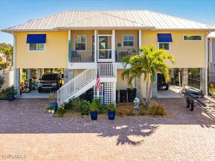 Single-family house For Sale in 24536, Dolphin Street, Bonita Springs, Florida