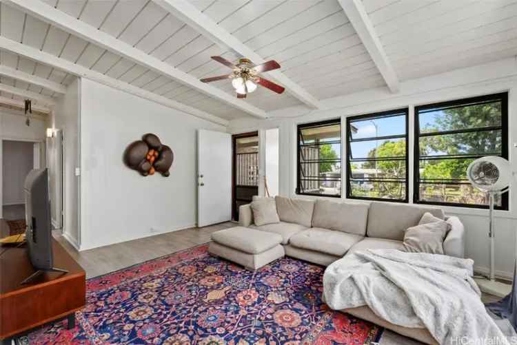 Single-family house For Sale in 2002, Aamanu Street, Pearl City, Hawaii