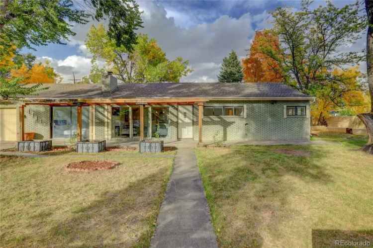 Single-family house For Sale in 10125, West 8th Place, Lakewood, Colorado