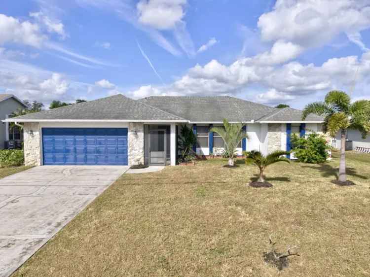 Single-family house For Sale in 117, Northeast Sagamore Terrace, Port Saint Lucie, Florida