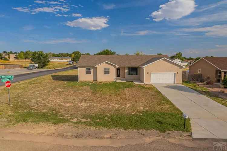 Single-family house For Sale in Pueblo West, Colorado