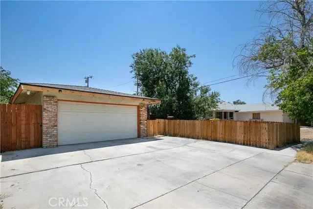 Single-family house For Sale in Lancaster, California