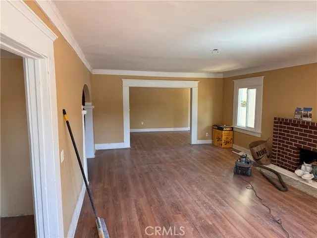 Single-family house For Sale in 158, South Hoover Street, Los Angeles, California