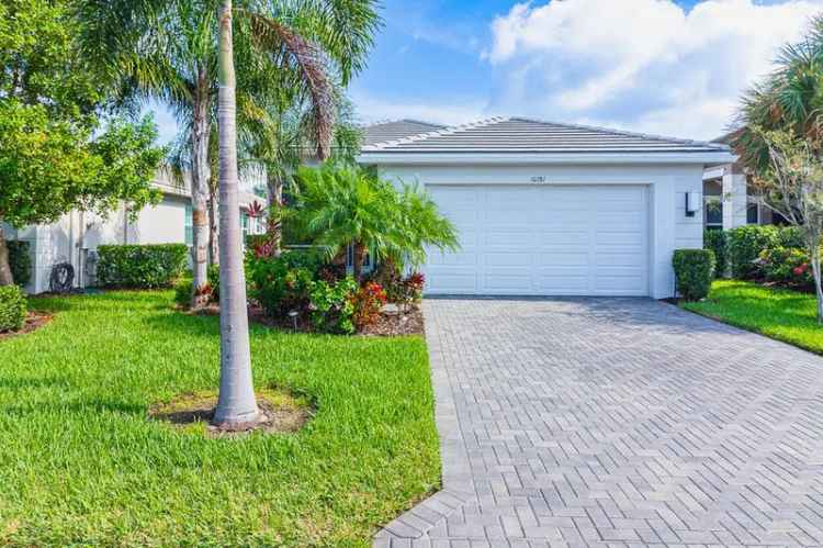 Single-family house For Sale in 10781, Southwest Sunray Street, Port Saint Lucie, Florida