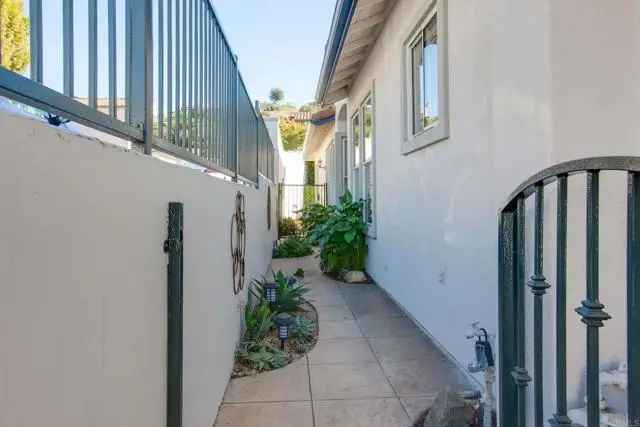 Single-family house For Sale in 7116, Tatler Road, Carlsbad, California