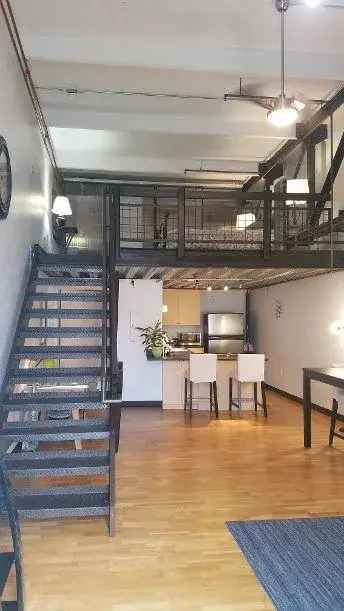 Apartment Unit for Rent Near Light Rail and Lincoln Park