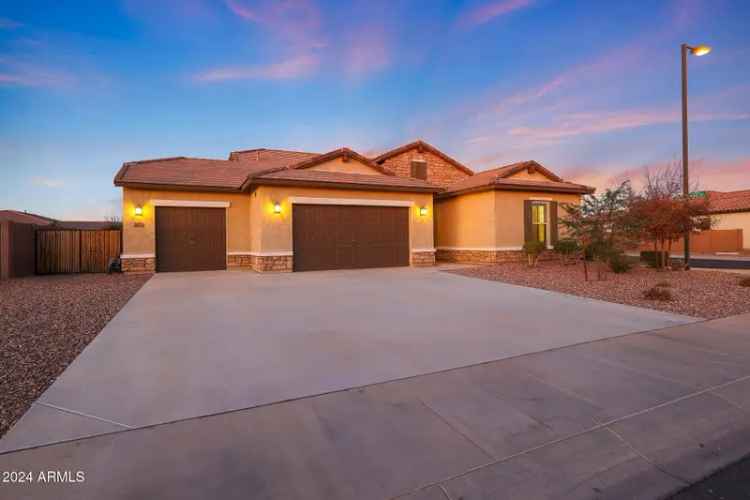 Single-family house For Sale in 18374, West Highland Avenue, Goodyear, Arizona