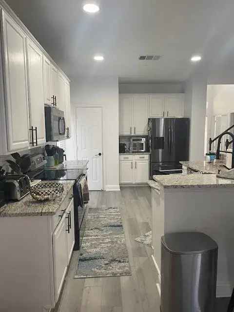 3 Bed 2.5 Bath Home in Irving, TX - Furnished