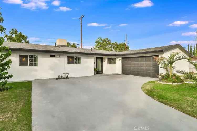 Single-family house For Sale in 20505, Acre Street, Los Angeles, California