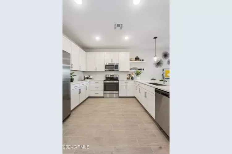 Single-family house For Sale in 7958, West Sands Road, Glendale, Arizona