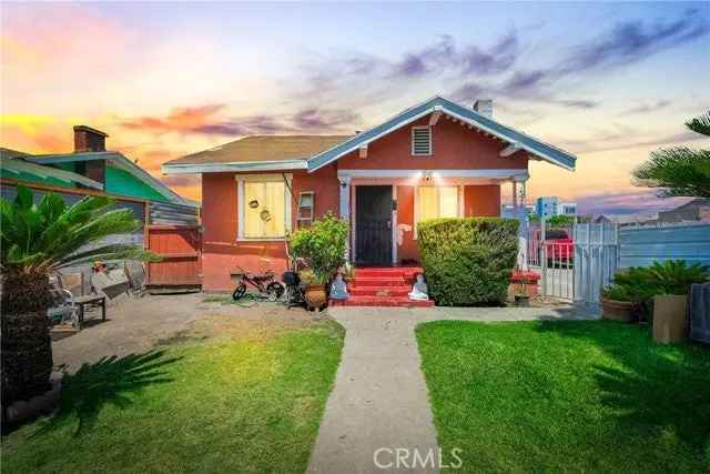 Single-family house For Sale in 521, West 78th Street, Los Angeles, California