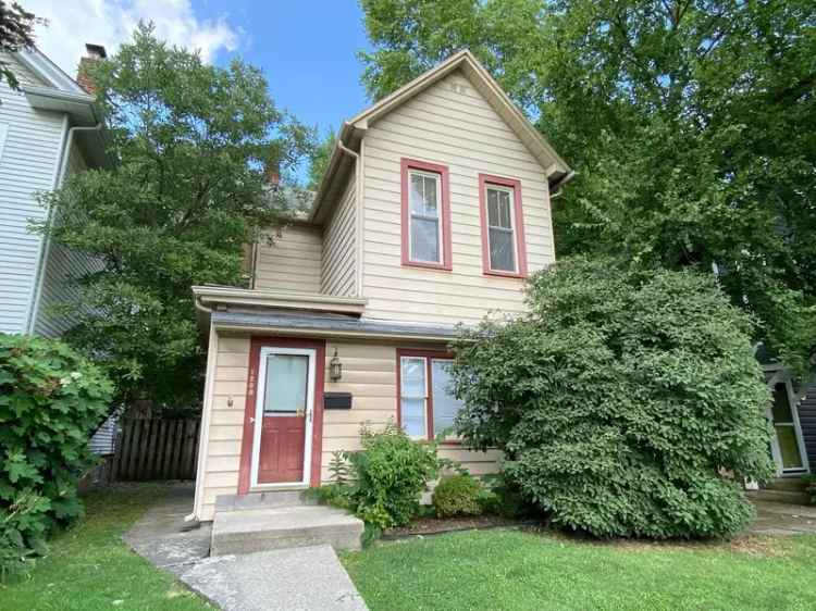 Spacious House with Garage Hardwood Floors and Central AC