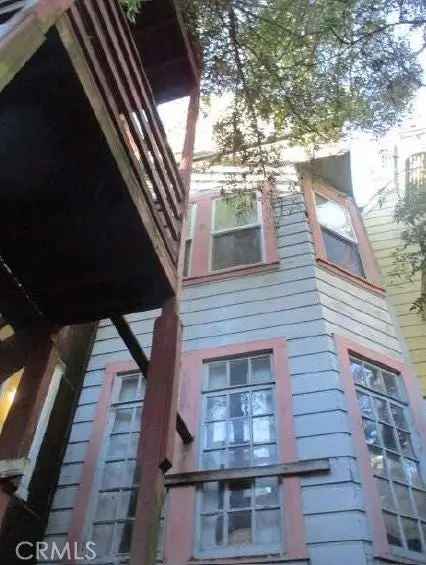 Multi-family house For Sale in 418, Central Avenue, San Francisco, California