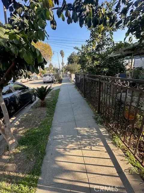 Multi-family house For Sale in 2850, Marsh Street, Los Angeles, California