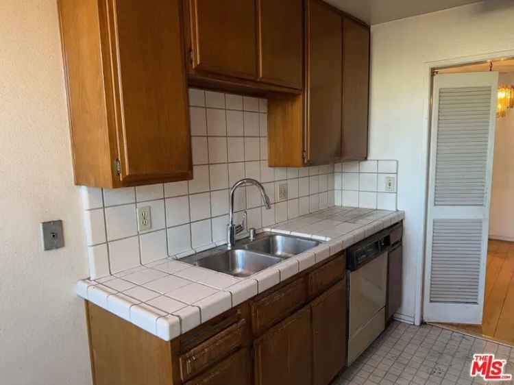 Condo For Sale in 222, South Central Avenue, Los Angeles, California