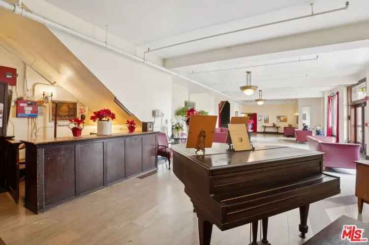 Condo For Sale in 2121, James M Wood Boulevard, Los Angeles, California