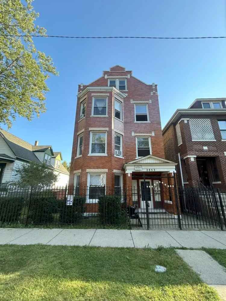 Multi-family house For Sale in 2853, West 40th Street, Chicago, Illinois