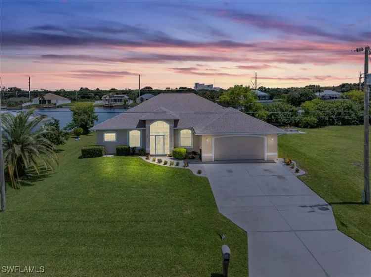 Single-family house For Sale in Cape Coral, Florida