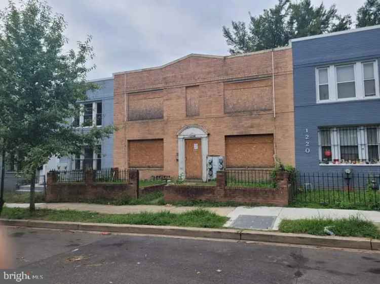 Multi-family house For Sale in 1216, 16th Street Northeast, Washington, District of Columbia