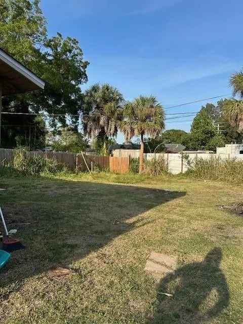 Multi-family house For Sale in 5811, 4th Street East, Bradenton, Florida