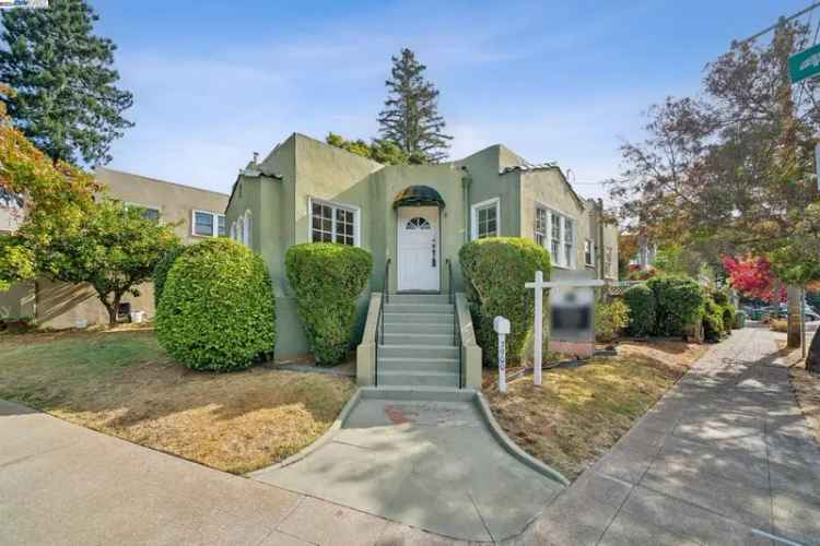 Single-family house For Sale in 3900, Laurel Avenue, Oakland, California