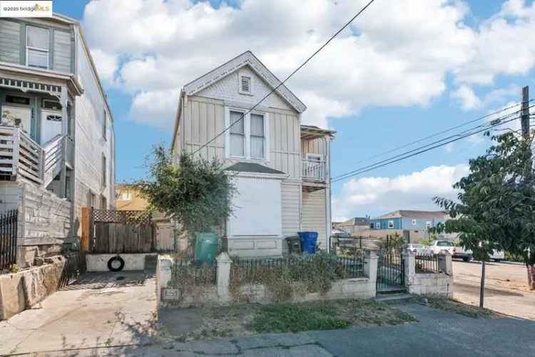 Single-family house For Sale in 1428, 19th Avenue, Oakland, California