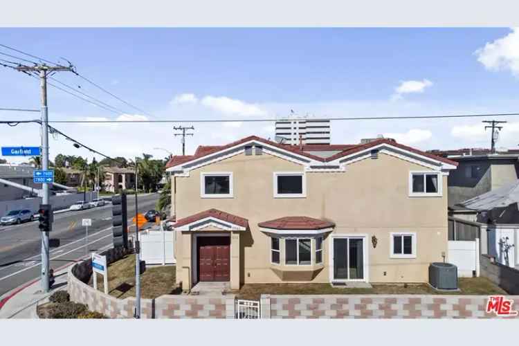 Multi-family house For Sale in 7761, Garfield Avenue, Huntington Beach, California