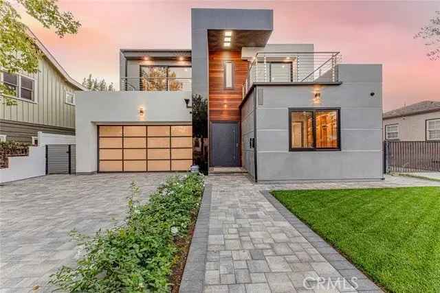 Single-family house For Sale in Burbank, California