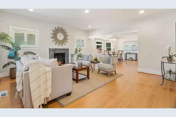 Single-family house For Sale in Los Gatos, California