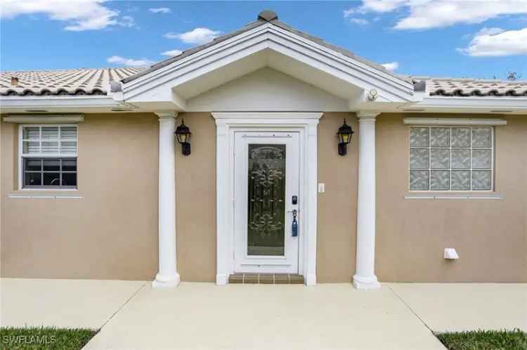 Single-family house For Sale in Bonita Springs, Florida