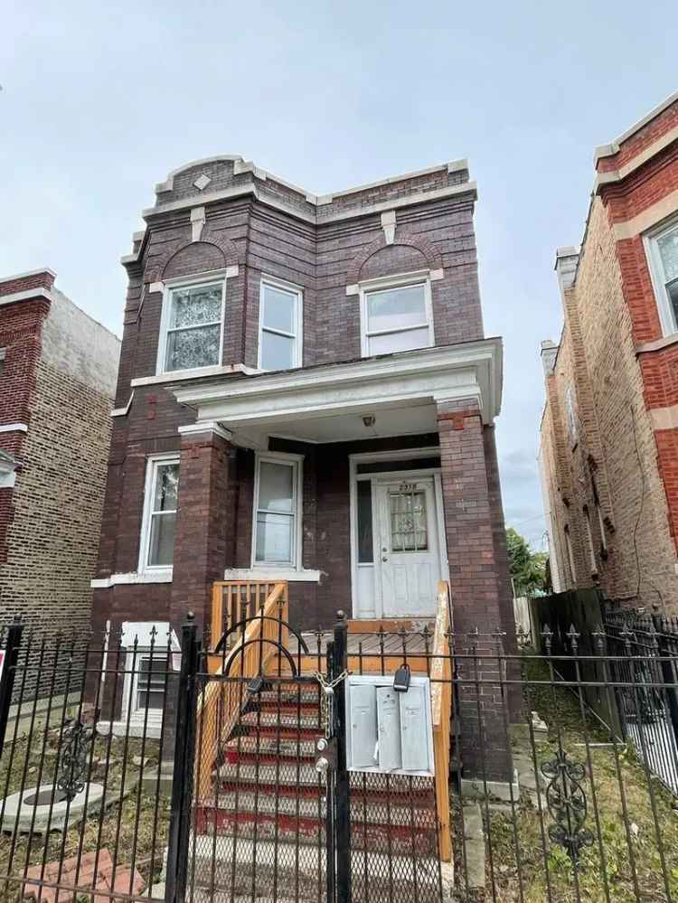 Multi-family house For Sale in 2318, South Hamlin Avenue, Chicago, Illinois