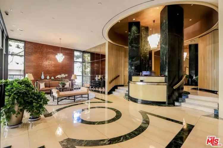 Condo For Sale in Los Angeles, California